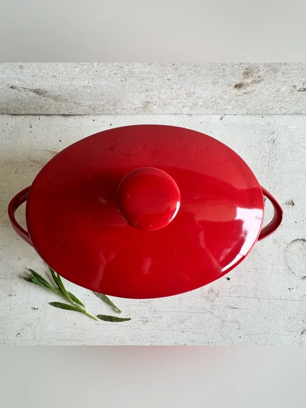 Crate & Barrel Small Red Oval Ceramic Baking Casserole Dish w/Lid - Oven Safe